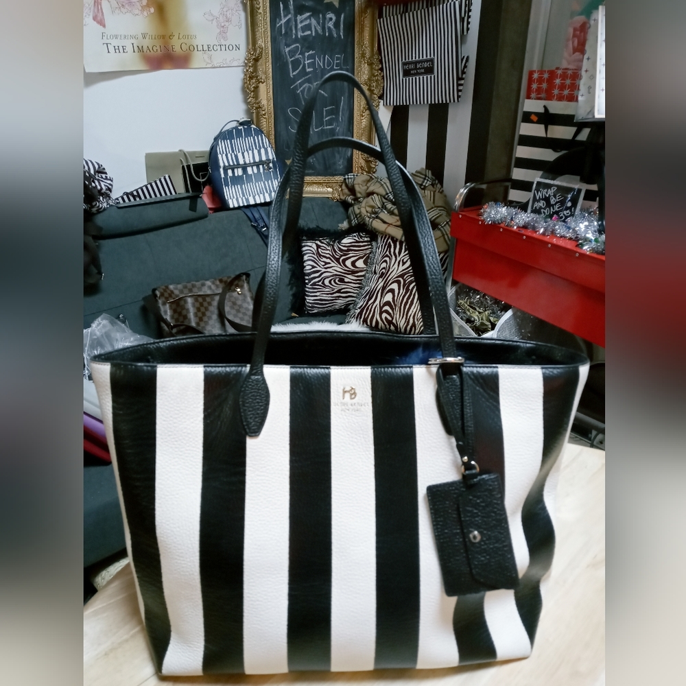 ♥️RARE! Henri Bendel Black & White Striped Pebbled Saffiano Leather Tote♥️